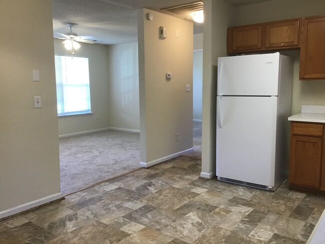 Building Photo - 3 Bedroom in Glenn Eagle Subdivision!