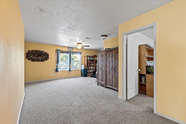 Building Photo - Beautiful & Spacious 4-Bedroom Home with 3...