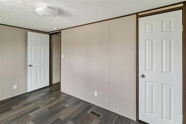 Building Photo - 5670 US-290