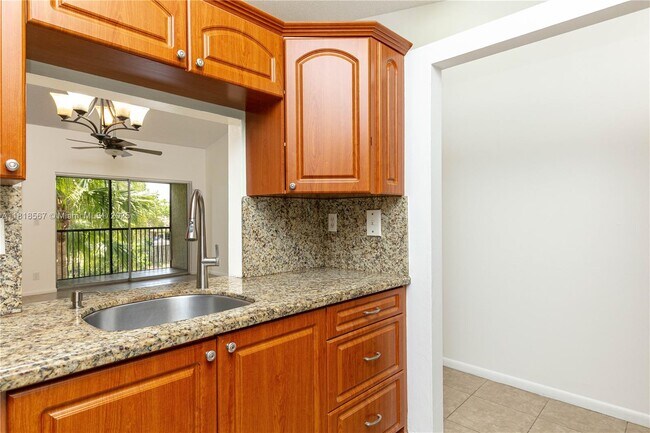 Building Photo - 717 Gardens Dr