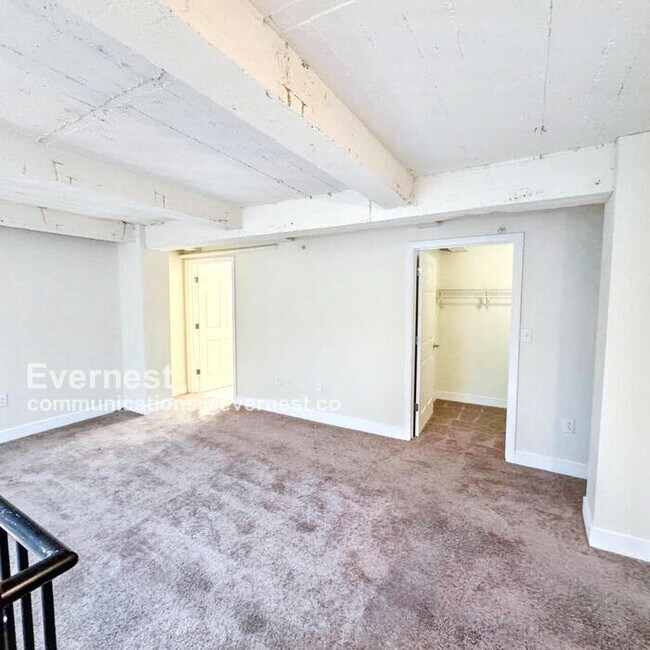 Building Photo - 525 E Grace St