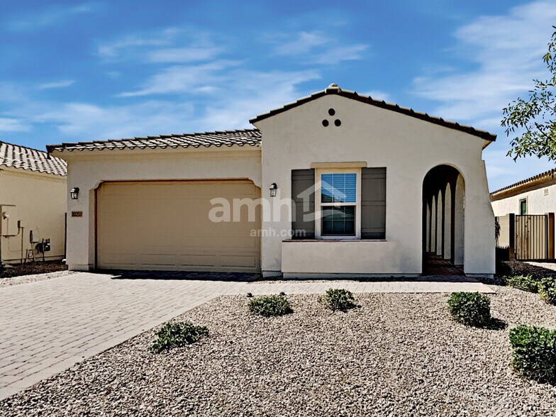 Primary Photo - 20253 W Sherman St