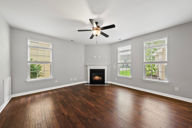 Building Photo - 1004 Crinoline Ln