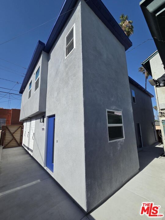 Building Photo - 5353 1/2 S Harcourt Ave