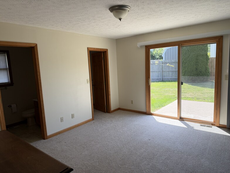 Building Photo - 148 Trader Ct