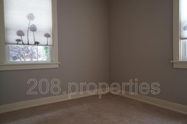 Building Photo - 2721 W Cassia St