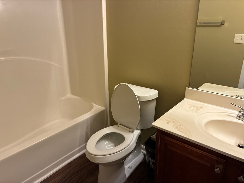 Building Photo - Room in Townhome on Olmadison Pl