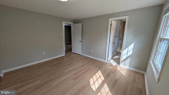 Building Photo - 5813 Shana Pl