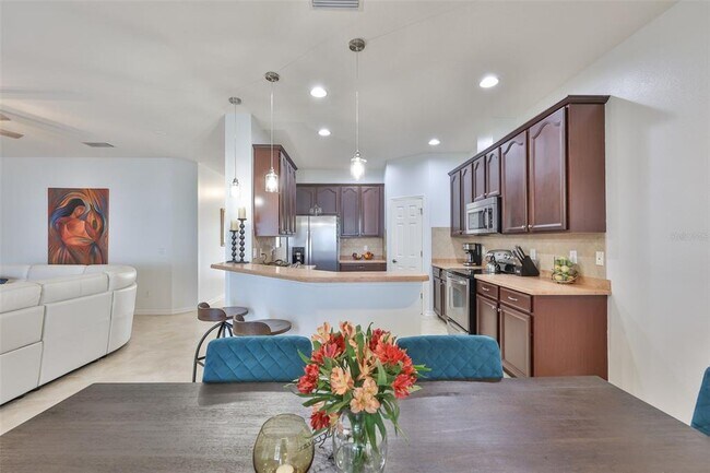 Building Photo - 823 Seminole Sky Dr