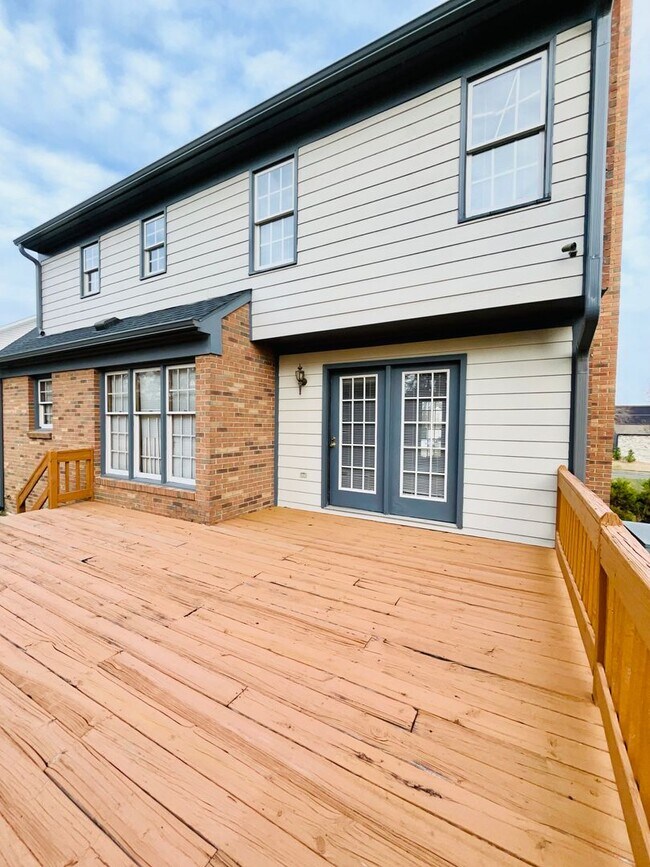 Building Photo - 3 Bedroom Home With Large Bonus Room!