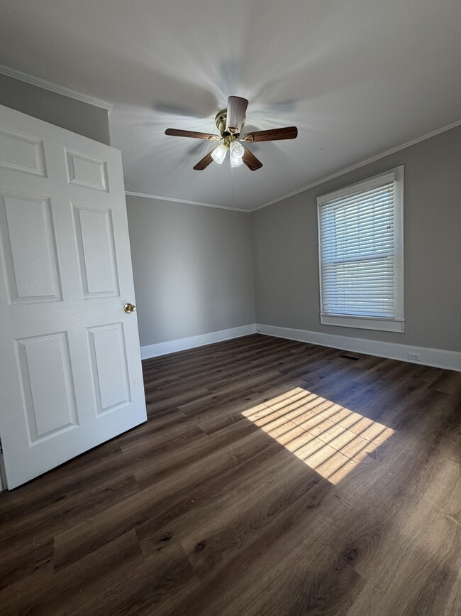 Building Photo - 140 Dillon St