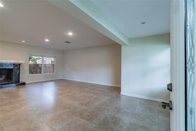 Building Photo - 303 Wildwood Way