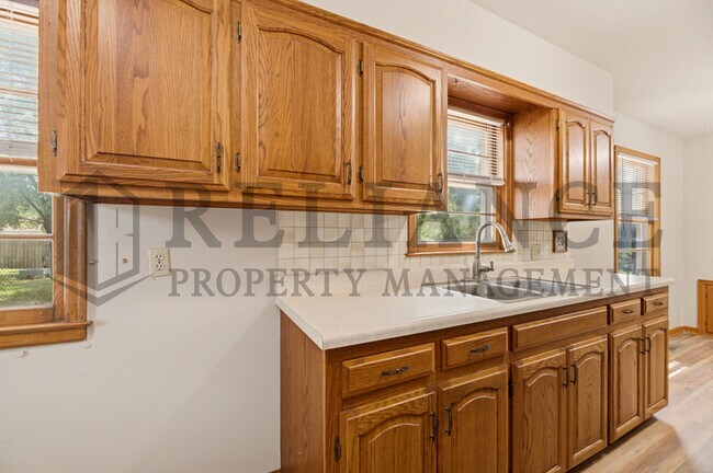 Building Photo - 656 S Whittier St