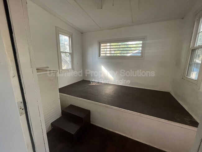 Building Photo - 206 S 20th St