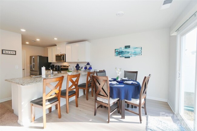 Building Photo - 6008 Lowe Ln