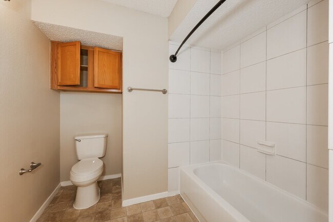 Building Photo - 831 Nature Dr