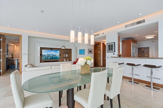 Building Photo - 5959 Collins Ave
