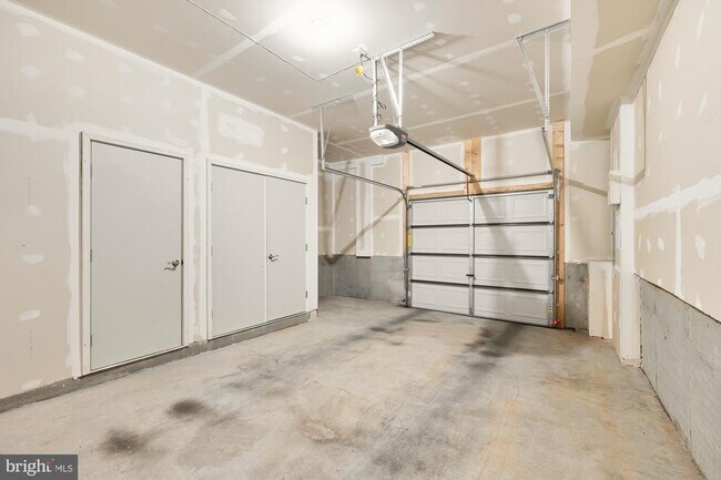 Building Photo - 4707 Van Buren St