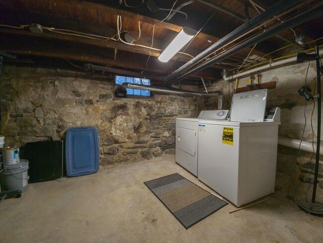 Building Photo - 1029 Fernon St