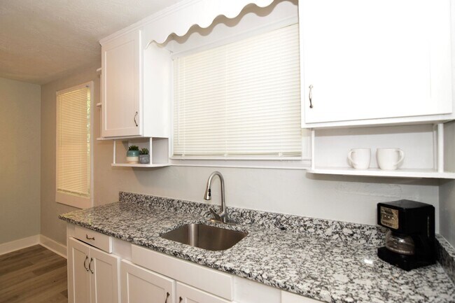 Building Photo - Modern Comfort with Timeless Cozy Charm and a fenced-in yard!