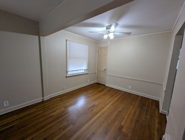 Building Photo - Sweet on Ashford: Sunny Spaces & Classic Charm!