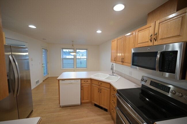 Building Photo - Charming 2 Bed, 2 Bath Condo in Sequim, WA