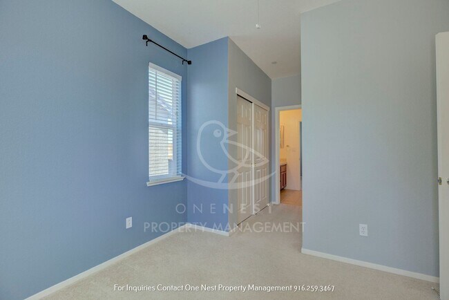Building Photo - Stunning 3 bedroom 3 bathroom Lincoln Cros...