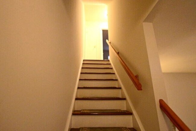 Building Photo - Apply Today! 2 Bedroom - 1.5 Bath condo with garage - heat and hot water included