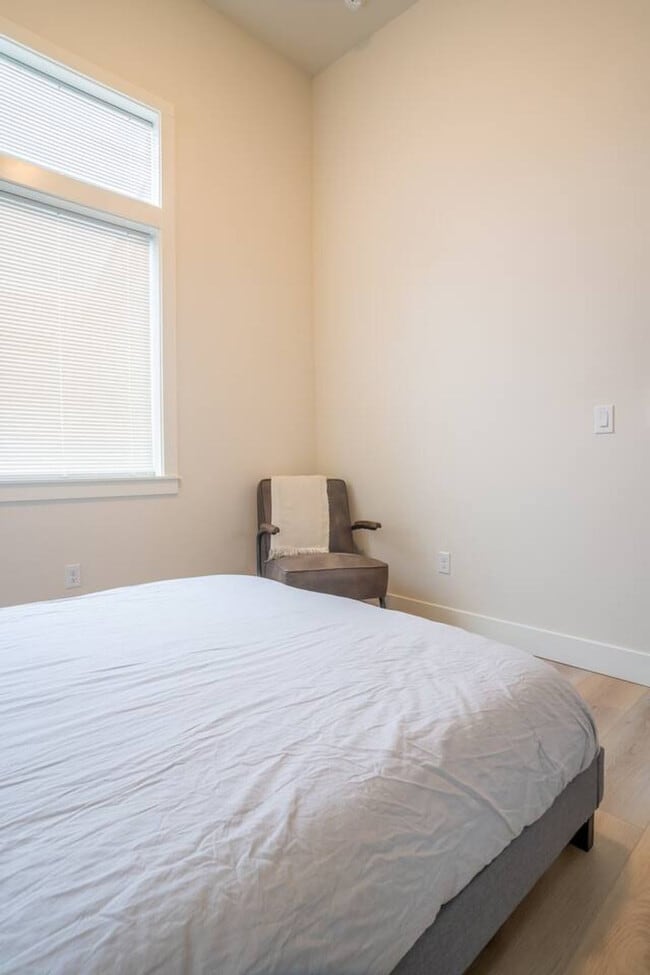 Building Photo - 3505 NE Creston Ave