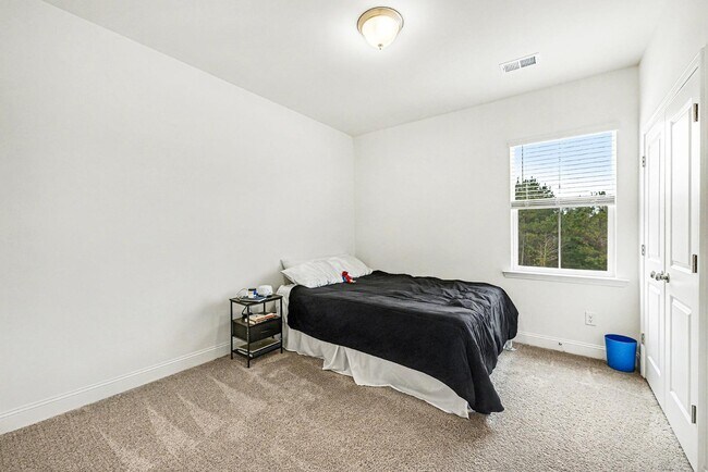 Building Photo - 153 Hawthorne Landing Dr