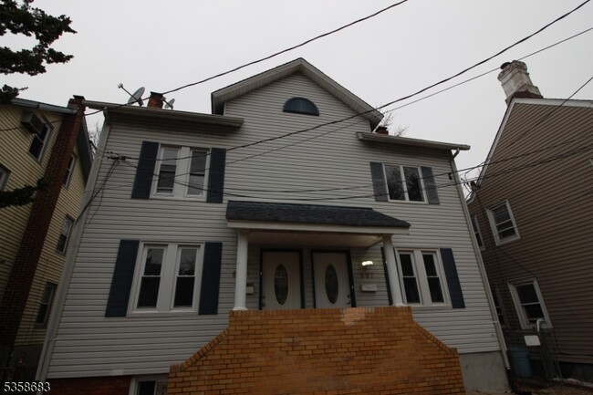 Building Photo - 857 Westfield Ave
