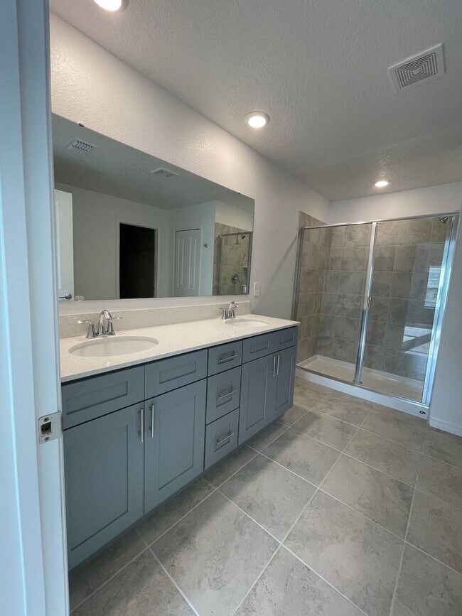 Building Photo - BEAUTIFUL BRAND NEW 2022 Home in the new S...