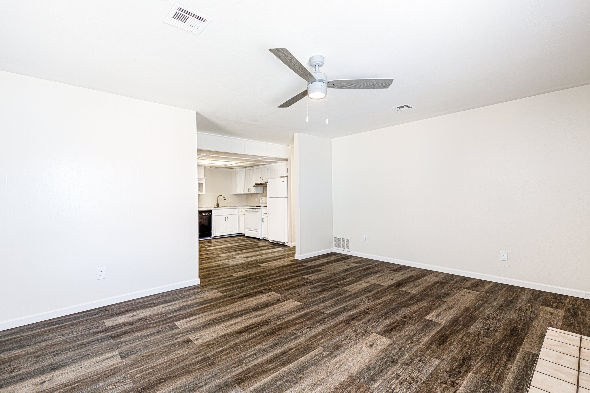 Building Photo - 4002 NW Ozmun Ave