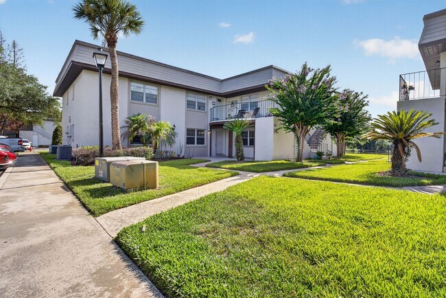 Building Photo - 53 Windtree Ln
