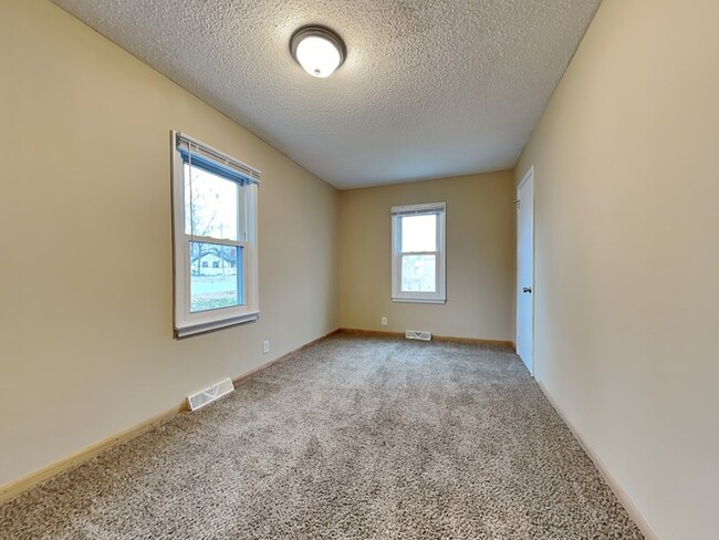 Building Photo - WINTER SPECIAL!! 3 Bedroom, 1 Bathroom Hou...