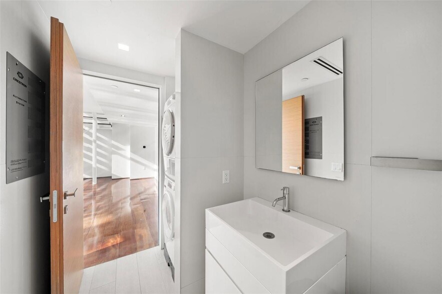 Building Photo - 1331 Brickell Bay Dr