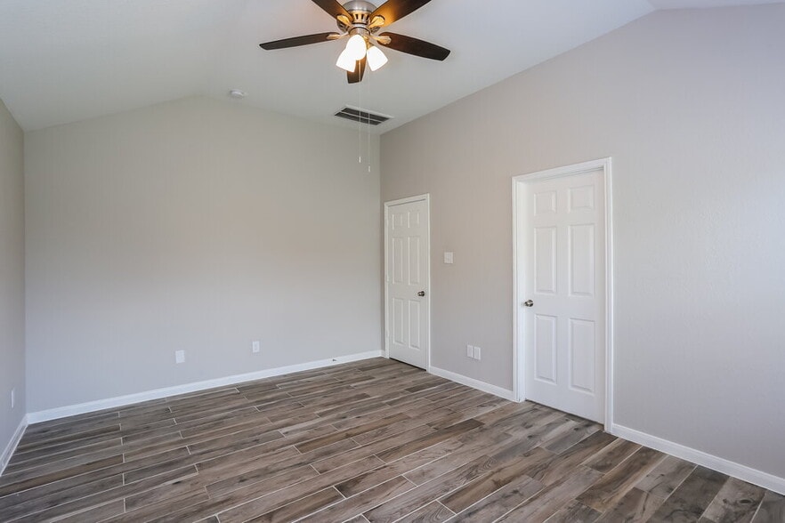 Building Photo - 5202 El Tigre Ln