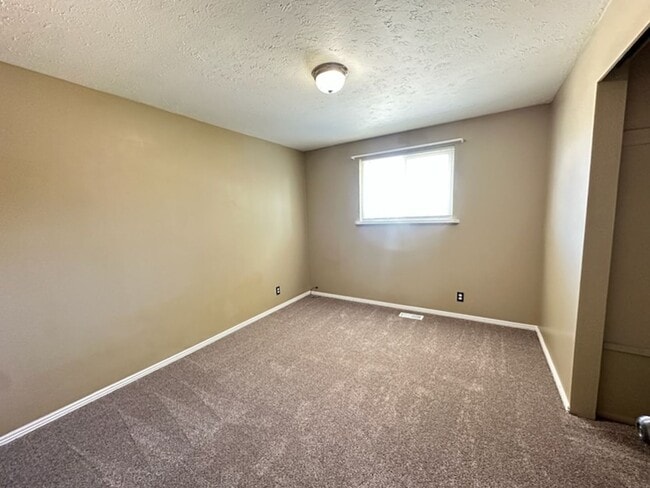 Building Photo - 6046 S 4000 W