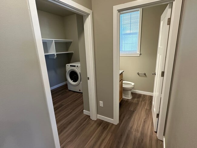 Building Photo - NEW 4 Bedroom / 4.5 Bath Townhome. A/C in every bedroom