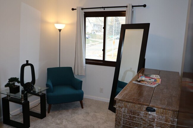 Building Photo - La Vista Home For Rent