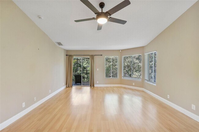 Building Photo - 815 W Boynton Beach Blvd