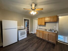 Building Photo - 1865 Fisher St