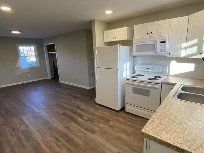 Building Photo - 115 Dogwood