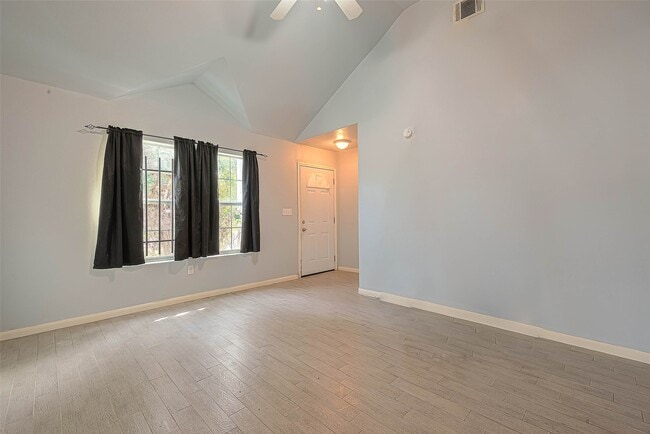 Building Photo - 4813 Pederson St