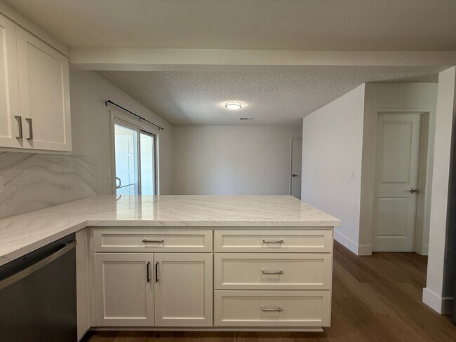 Building Photo - 1120 Village Dr