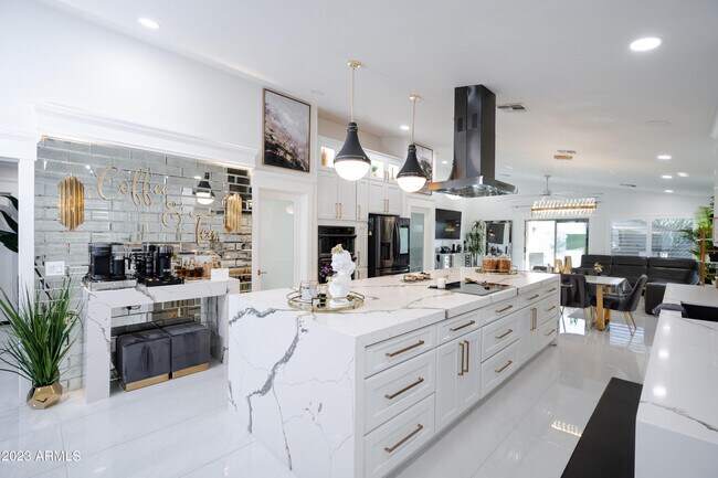 Building Photo - 2257 W Roy Rogers Rd