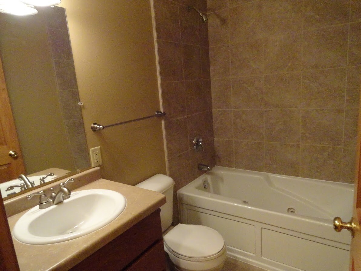 Master Bath - 411 Darlene Dr