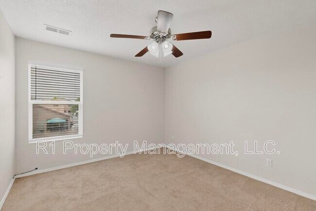 Building Photo - 2713 Violeta Cir SE