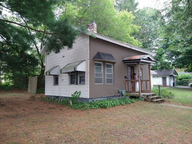 Primary Photo - 238 N Main St