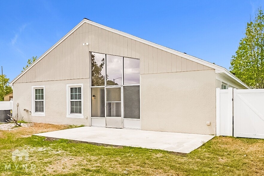 Building Photo - 10547 Cherry Oak Cir